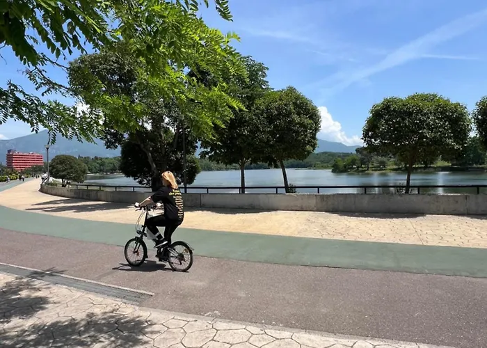 Joel アパート ティラナ